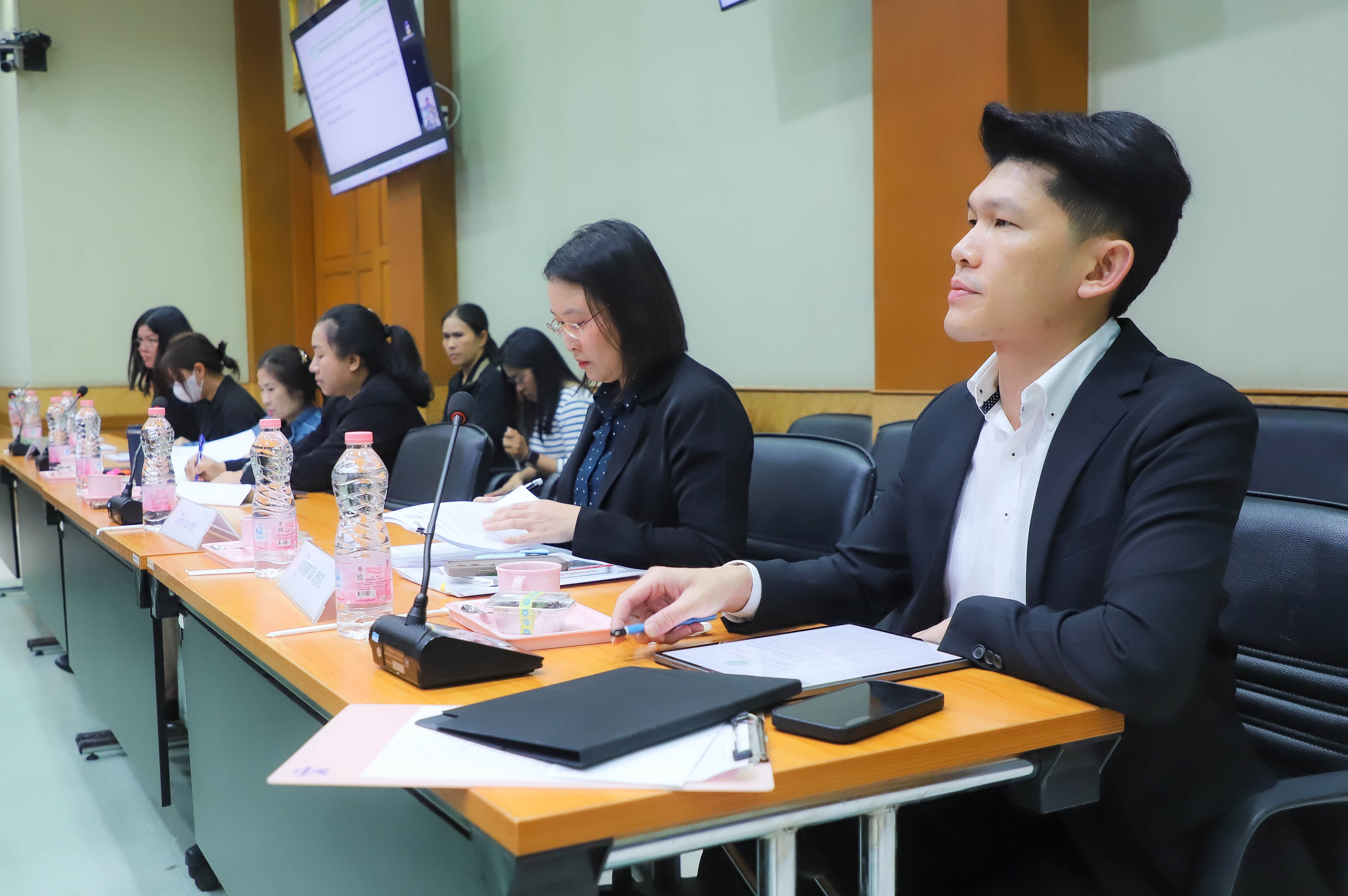 title - อกก.คง. เคาะ! ก่อสร้างสระเก็บน้ำ พัฒนาแหล่งน้ำและระบบกระจายน้ำ ไฟเขียว! หลักเกณฑ์การอนุมัติลดหรืองดเก็บดอกเบี้ย พร้อมเสนอ คปก. อนุมัติก่อสร้างระบบไฟฟ้าในแปลงที่ดิน